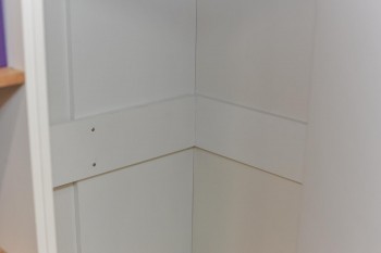Шкаф угловой «Оксфорд» (Ривьера/Белый с рисунком) в Карасуке - karasuk.mebel54.com | фото
