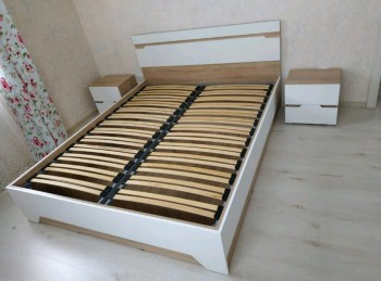 Спальня Анталия (кровать без ортопед-основания, тумбы, Дуб сонома, Белый Софт, горизонт) в Карасуке - karasuk.mebel54.com | фото